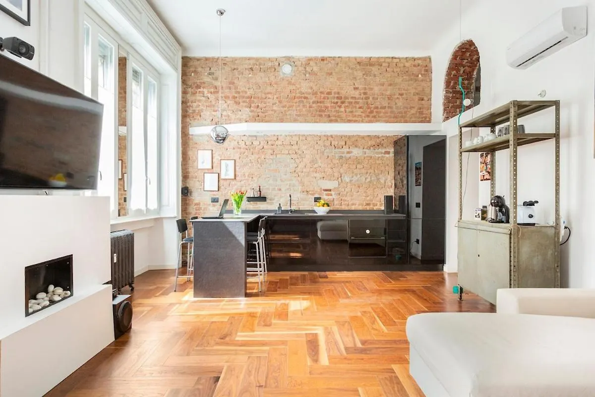 Loft Design Milano Center, Shopping Area, Ac, Wifi, Subway M1 And M2, Airport Connected Apartment  Milan