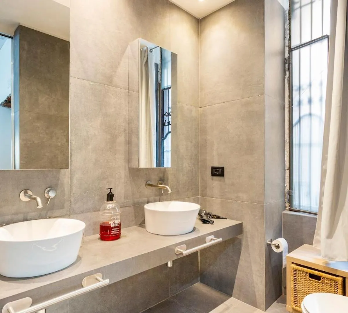 Loft Design Milano Center, Shopping Area, Ac, Wifi, Subway M1 And M2, Airport Connected Apartment